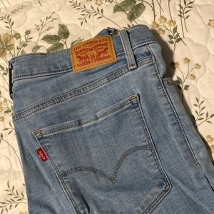 Women’s shaping skinny Levi’s jeans size 29